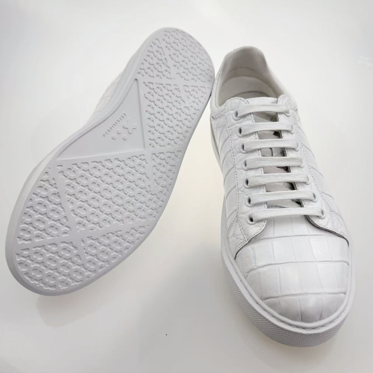 【E-2003-3】男款白色小白鞋鳄鱼皮系带低帮时尚休闲男款超轻板鞋