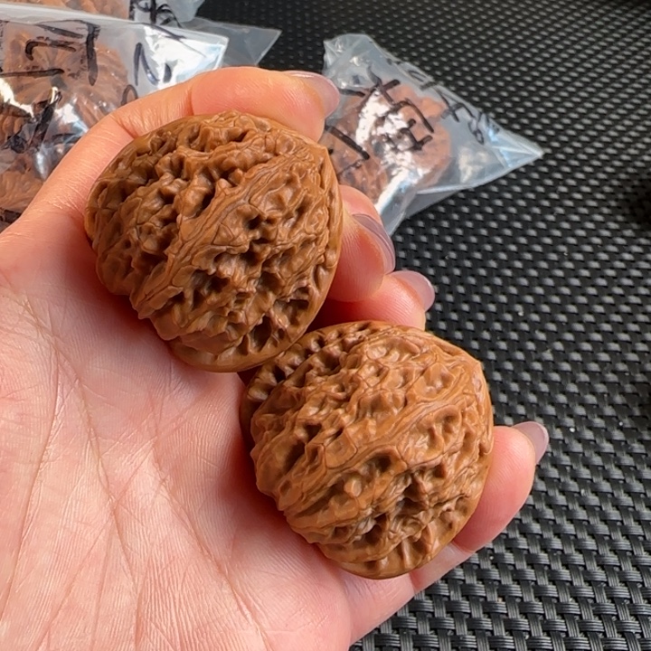 文玩核桃把件三角白39
