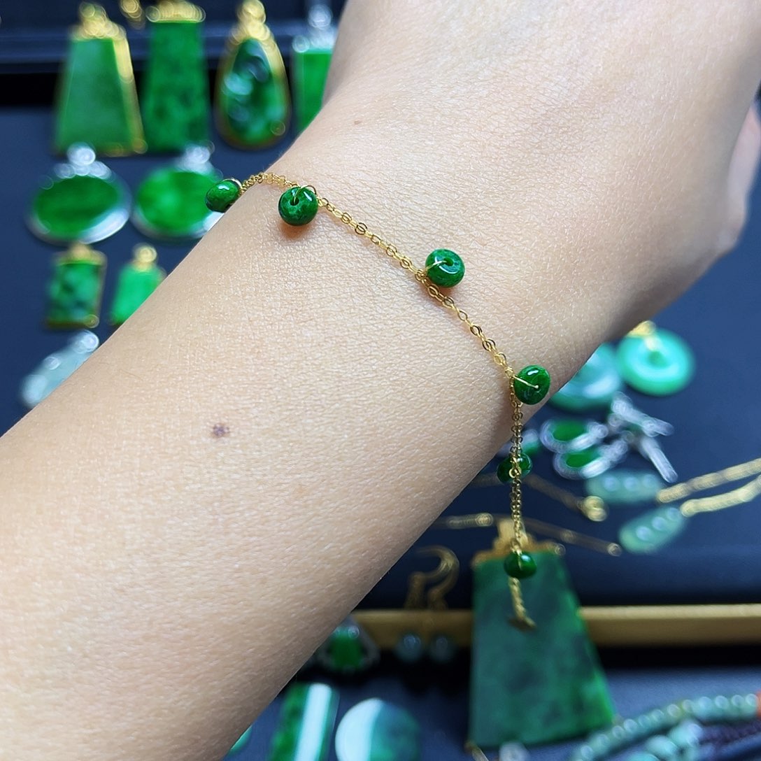 翡翠18K金镶嵌颈饰