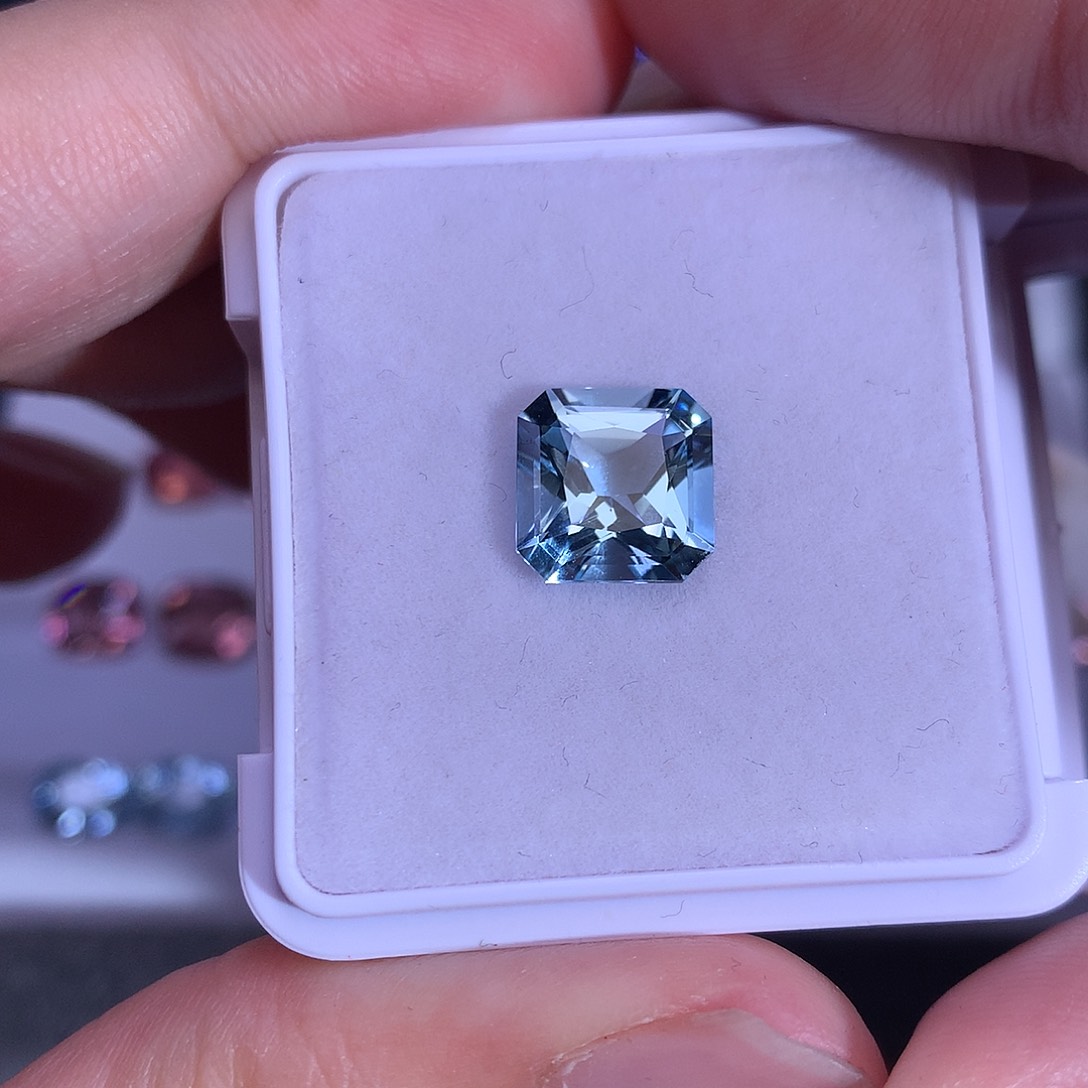 海蓝宝石笔搁未镶嵌3.08ct