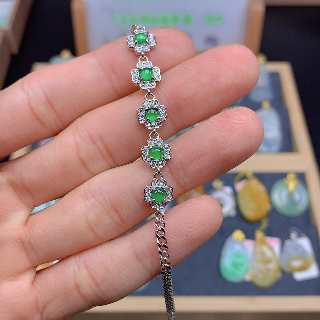 翡翠颈饰未镶嵌翡翠