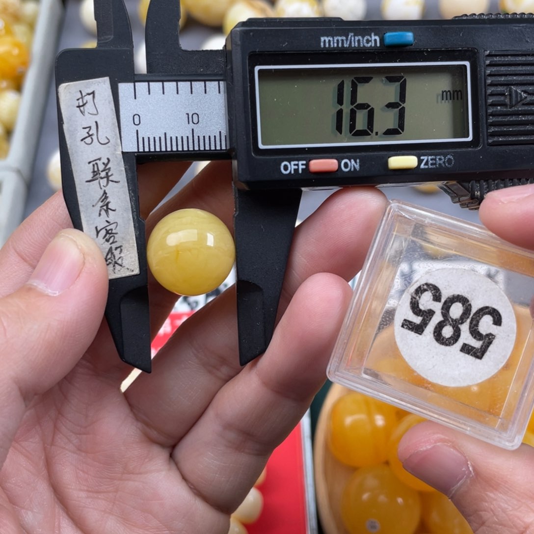 蜜蜡珠宝奇石未镶嵌