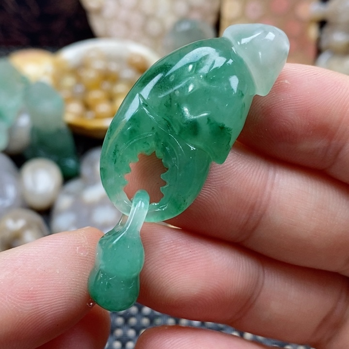 石英质玉颈饰未镶嵌