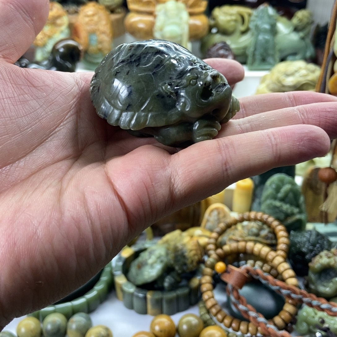 岫岩河磨玉（透闪石质玉）未镶嵌把件