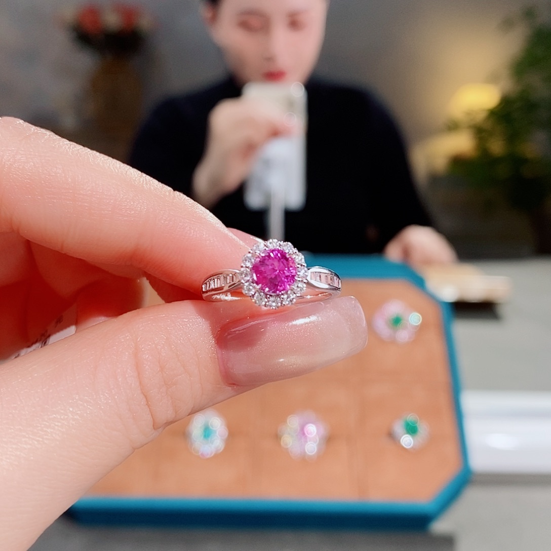 彩色蓝宝石戒指18K金镶嵌1.042ct无烧紫粉色吉尔德