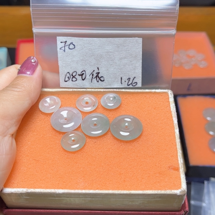 定制翡翠未镶嵌依*不