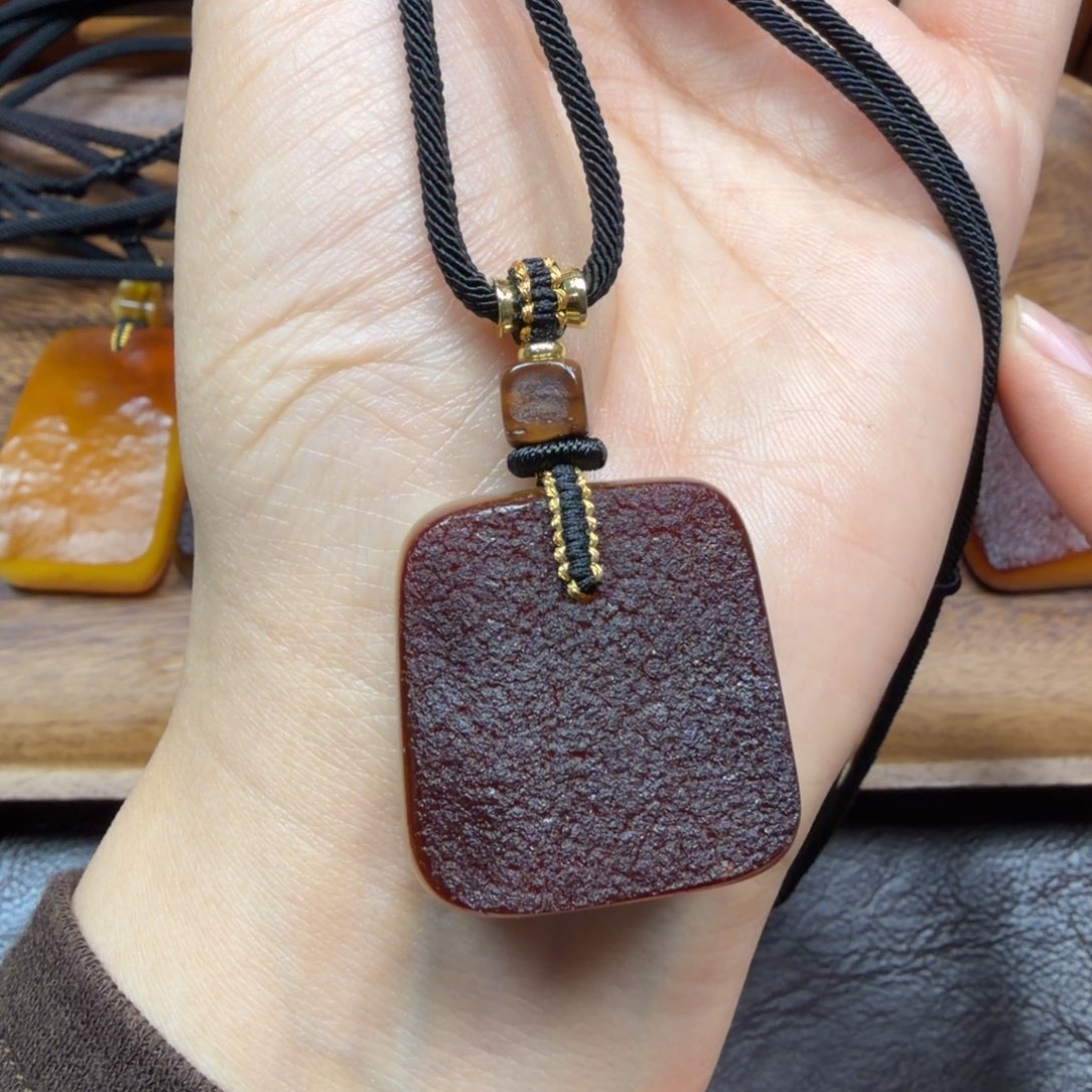 琥珀未镶嵌吊坠(赠链)