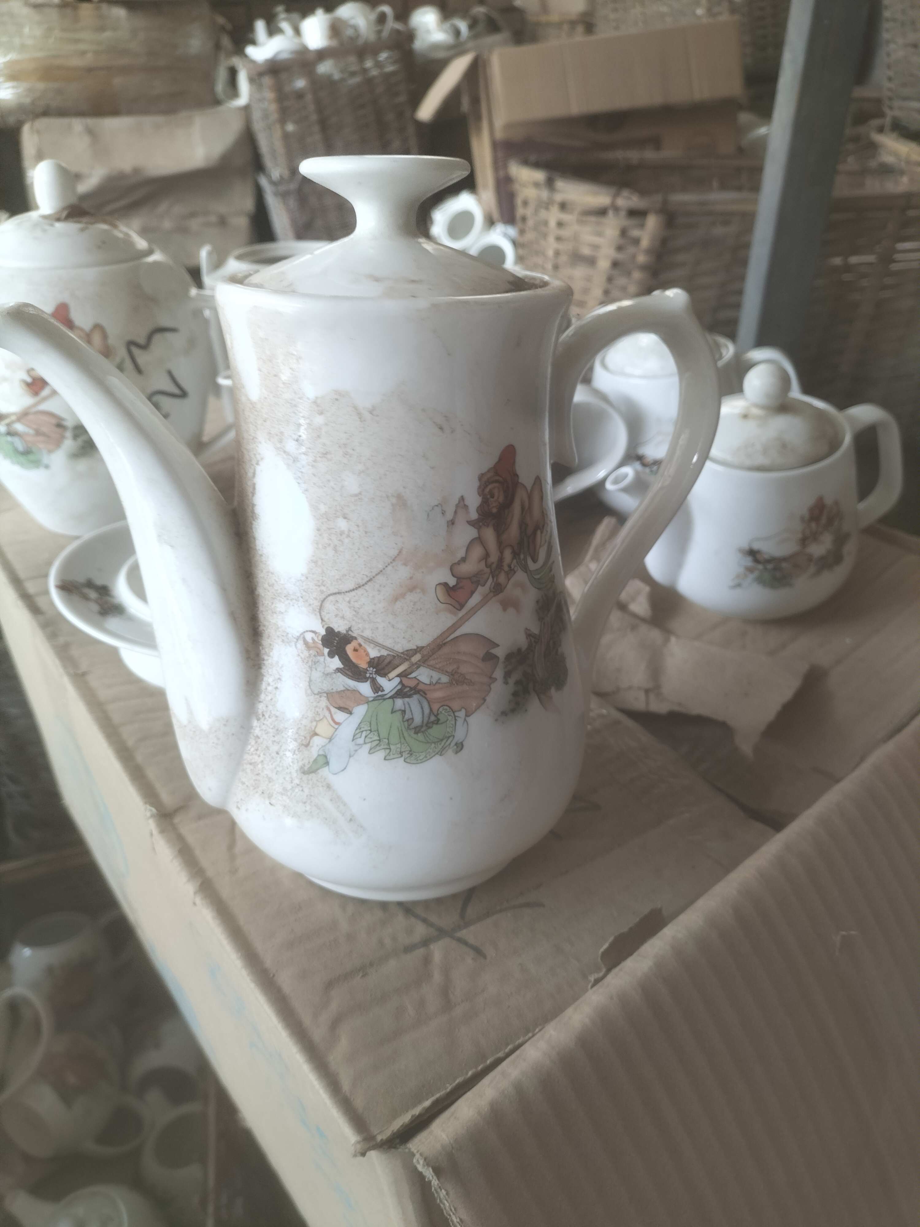 库存微瑕单孔三打白骨精壶一个