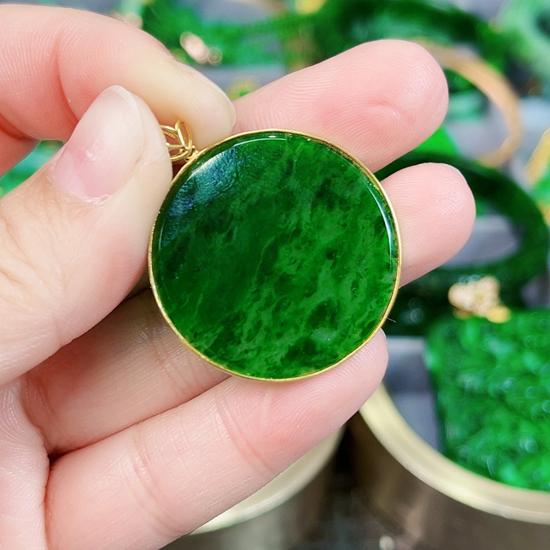 翡翠颈饰18K金镶嵌长****料吊坠