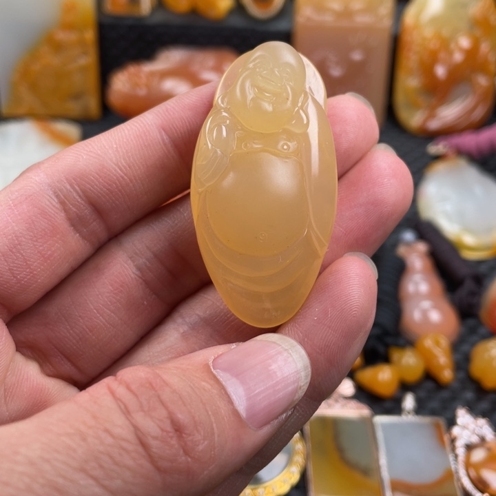 石英质玉（黄龙玉）未镶嵌颈饰