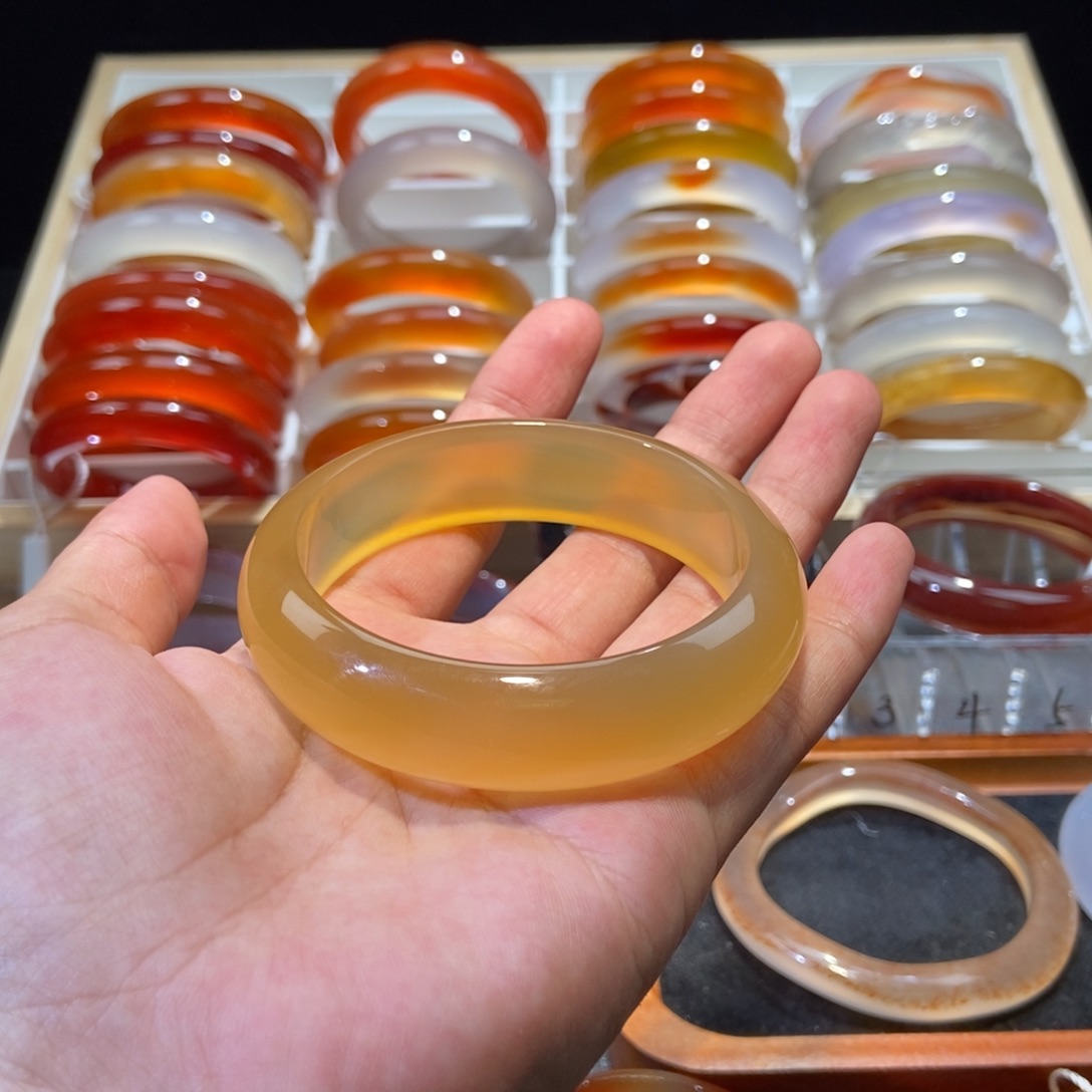 阿***啊玛瑙/玉髓手镯未镶嵌