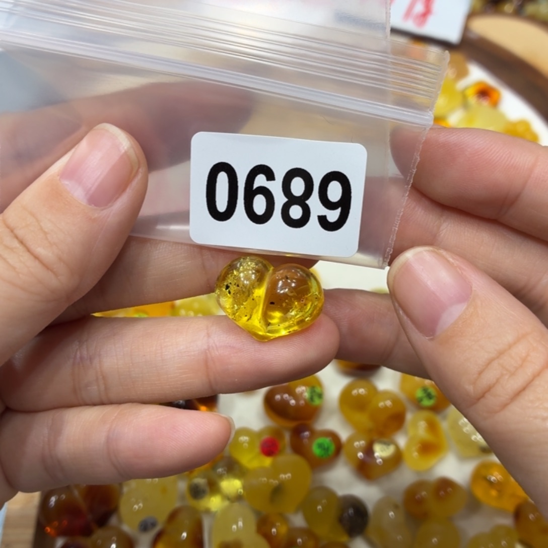 琥珀未镶嵌珠宝奇石