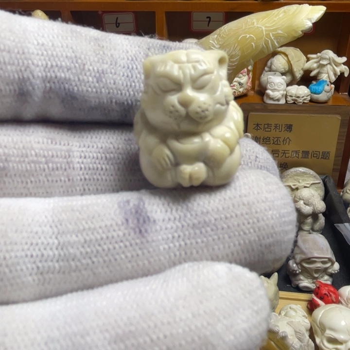 皮质非金属配饰鹿角雕刻老虎