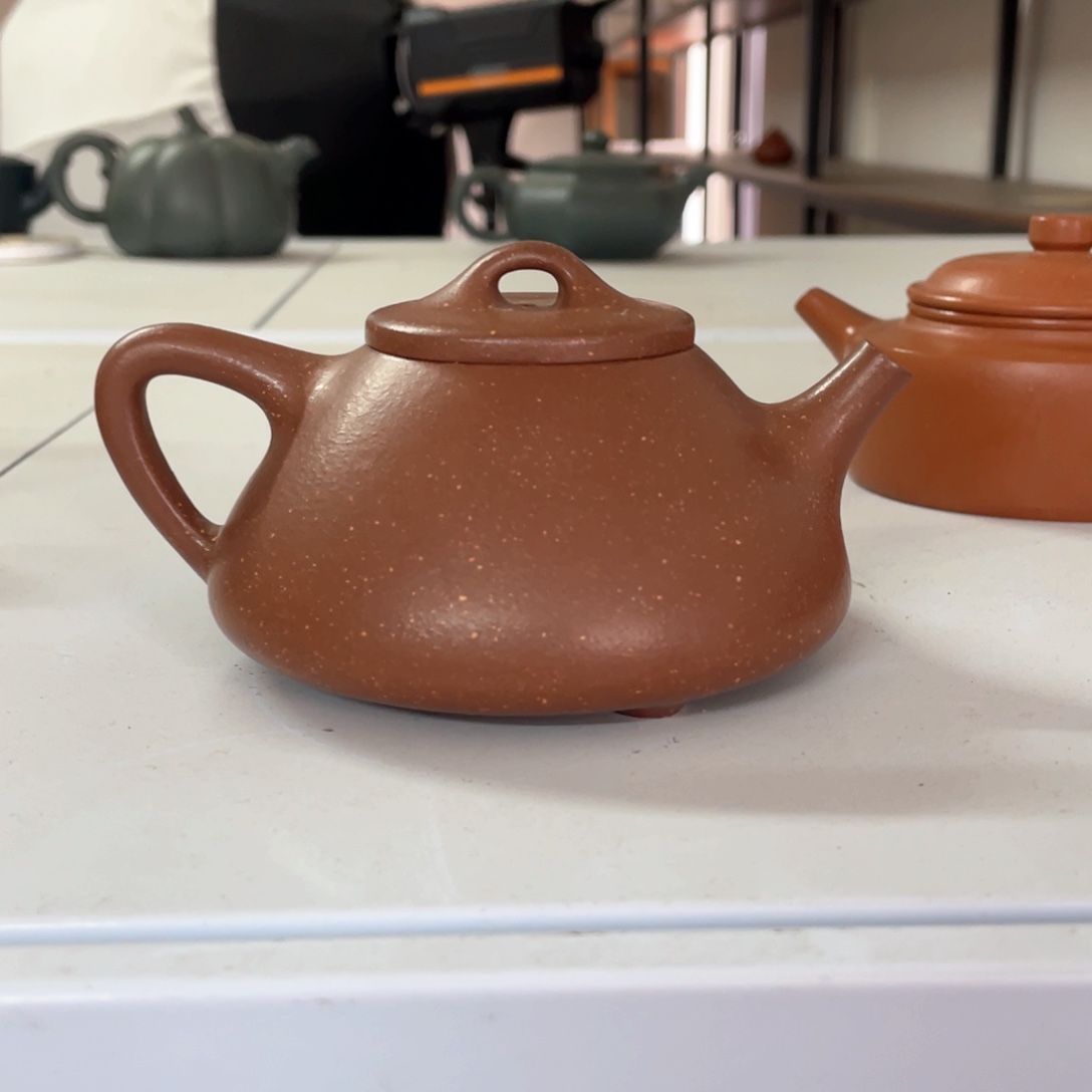 紫砂茶壶降坡半手220毫升左右