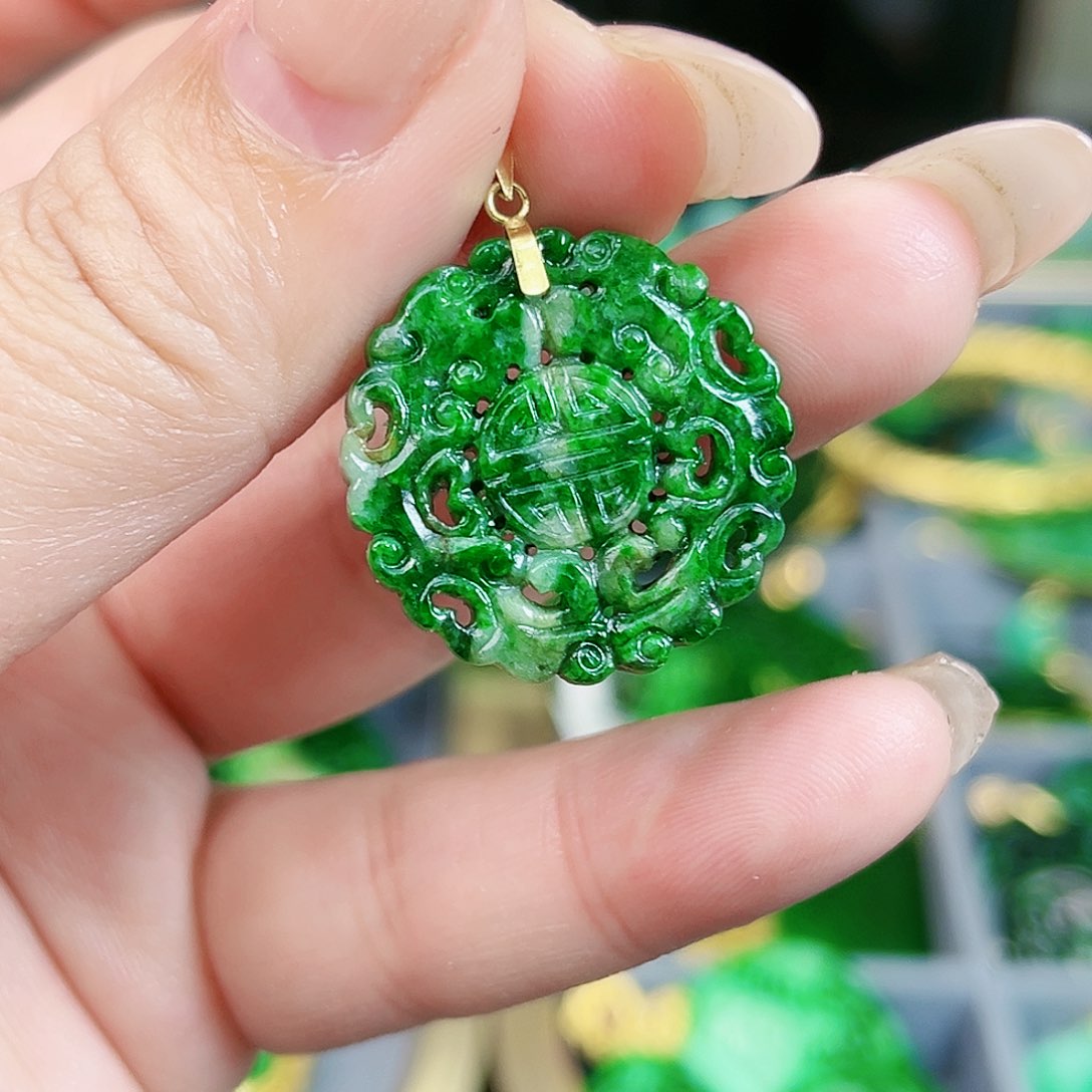 翡翠颈饰18K金镶嵌吊坠