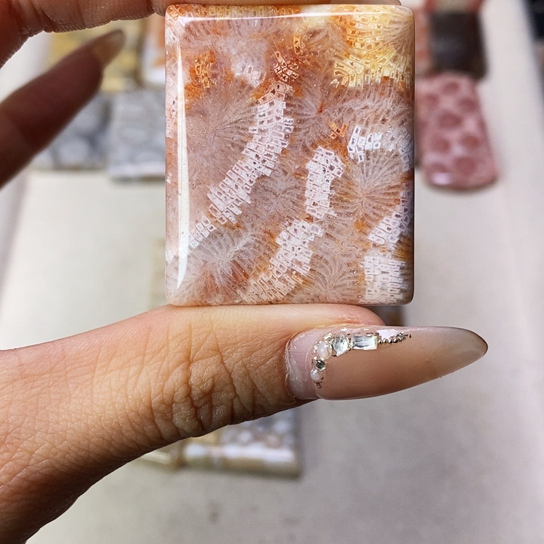 查罗石合金颈饰雙**秋