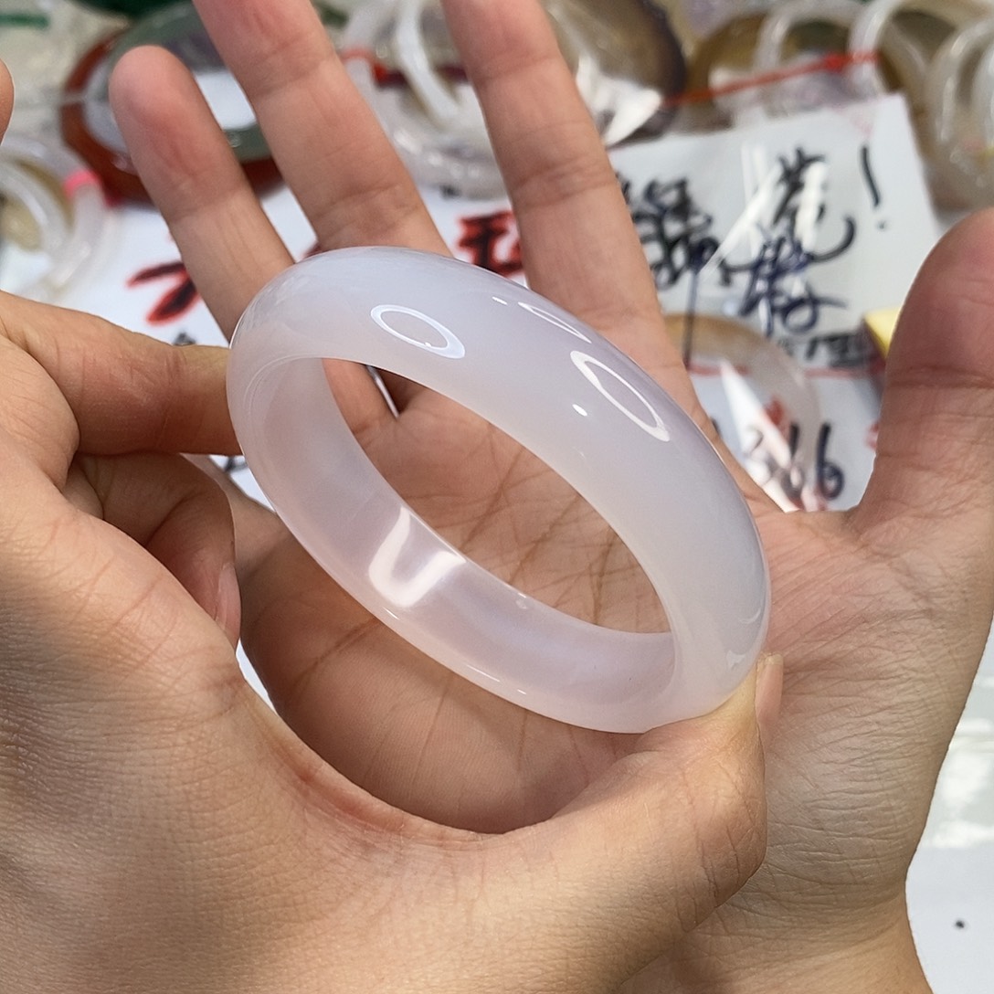 玛瑙/玉髓未镶嵌手镯A367。59圈。