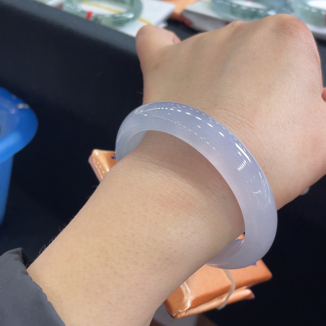 翡翠手镯未镶嵌54贵