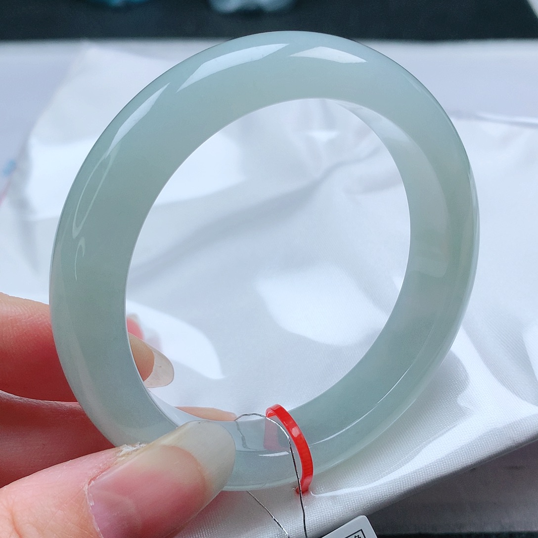 翡翠手镯未镶嵌56圈