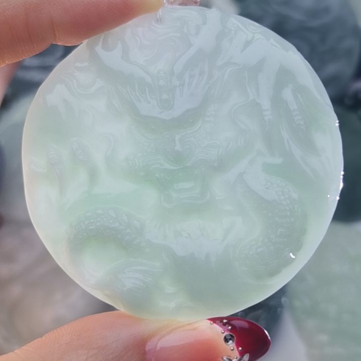 翡翠颈饰未镶嵌天然的A货翡翠多样性发货