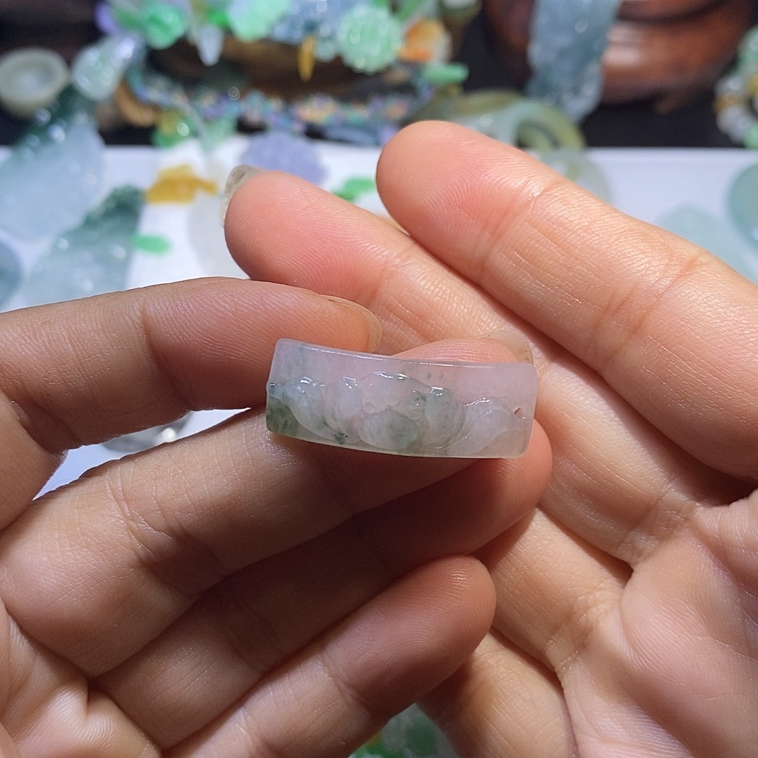 定制翡翠未镶嵌莲花手牌