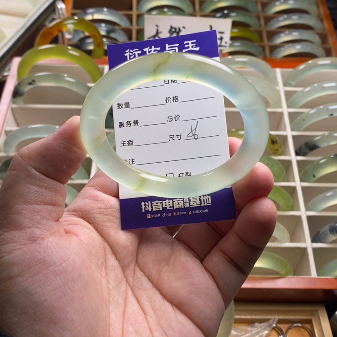 R***e蛇纹石玉未镶嵌手镯