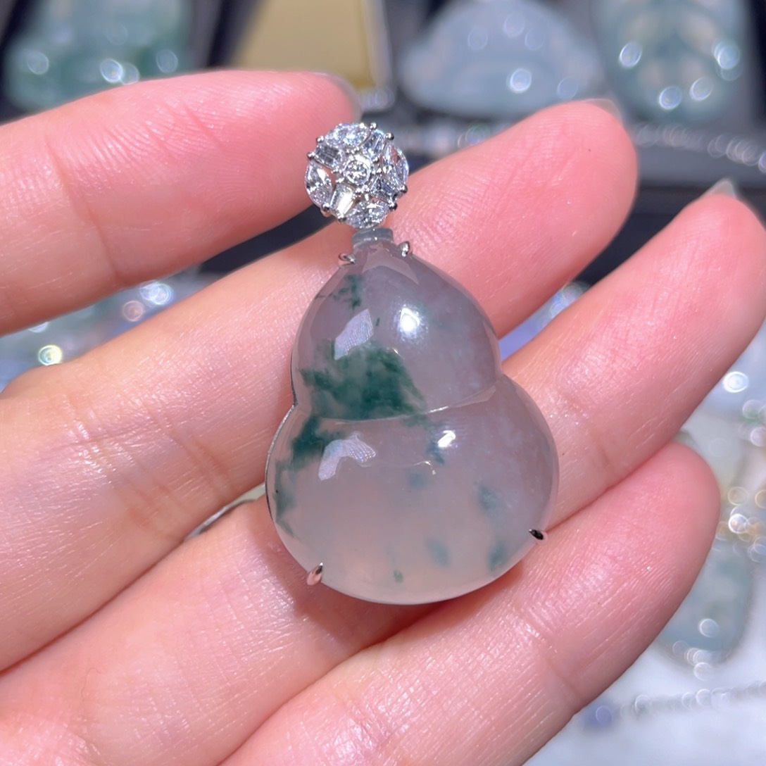 翡翠18K金镶嵌颈饰翡翠