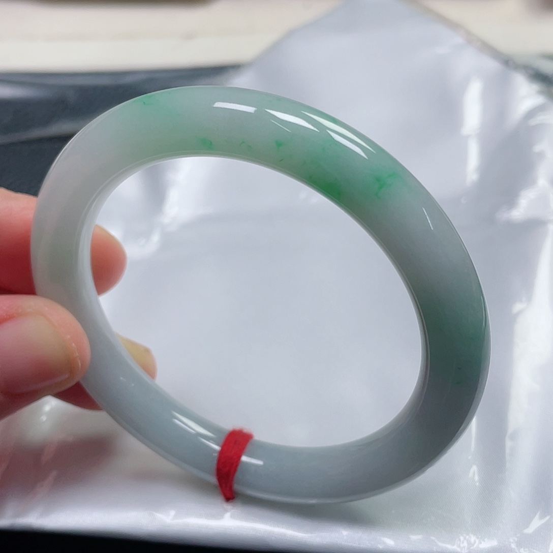 未镶嵌手镯（圆镯）翡翠