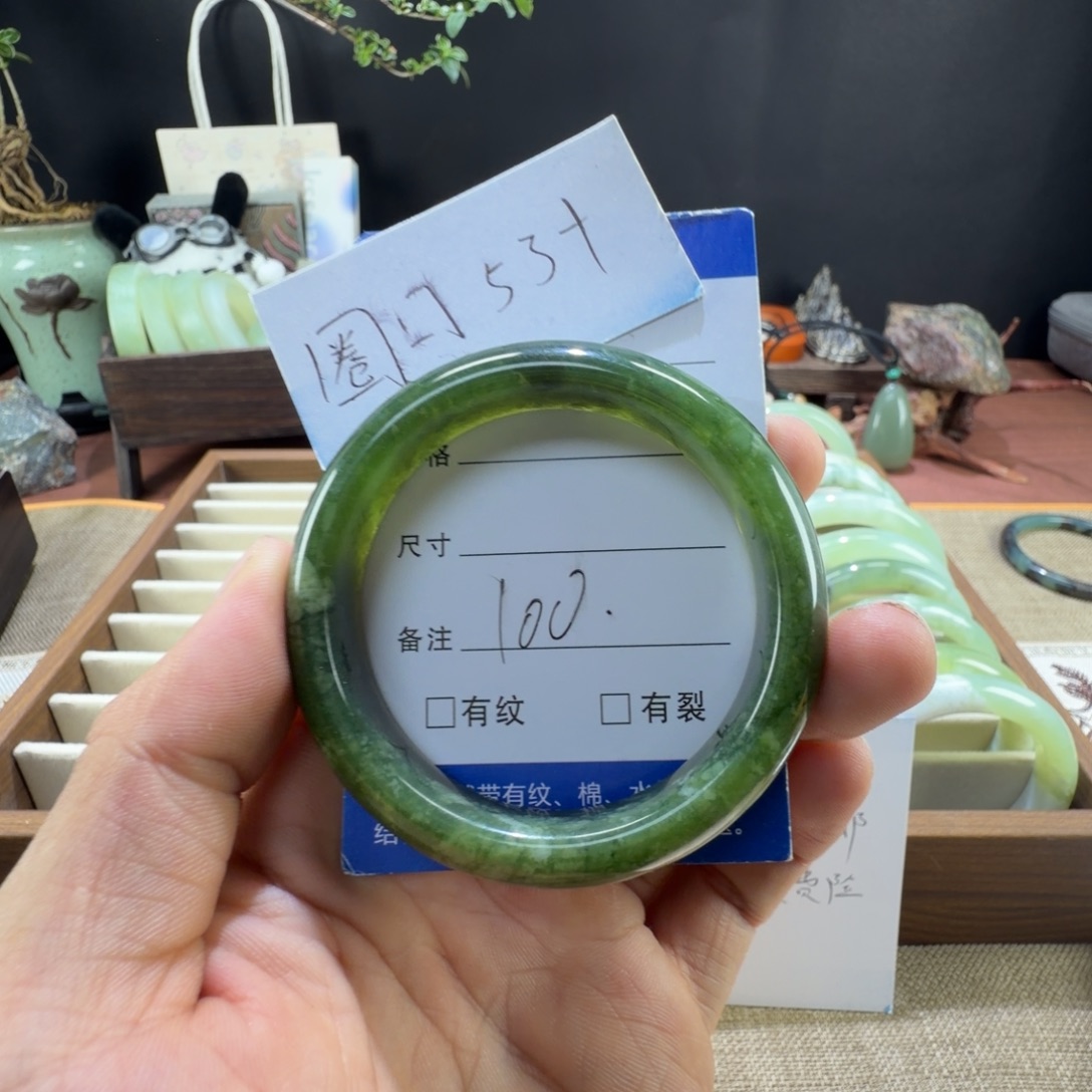 蛇纹石玉未镶嵌手镯