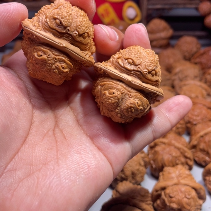 木****?蛤蟆头雕刻的金蟾