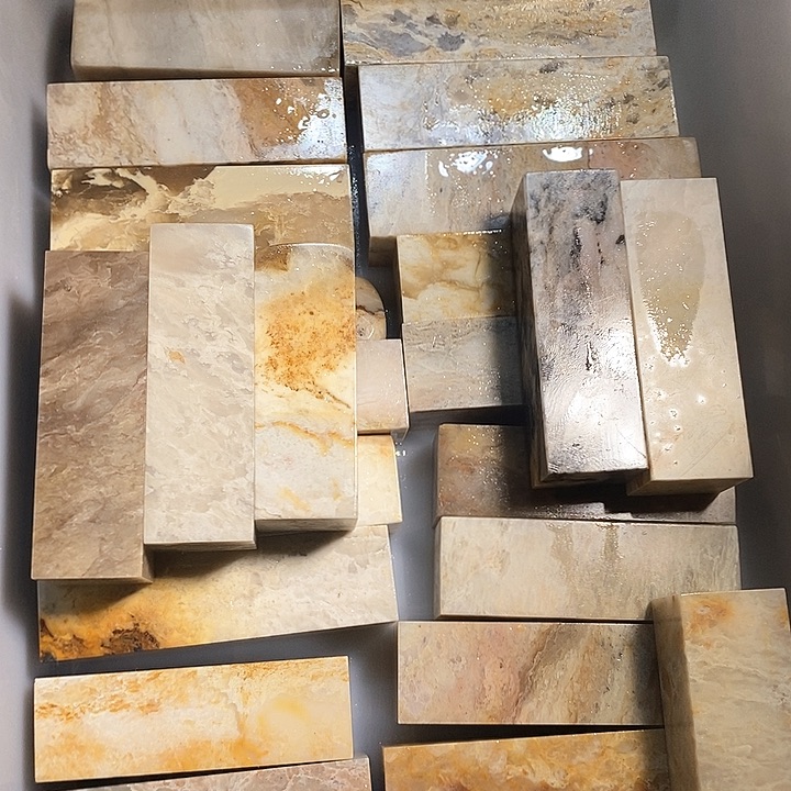 巴林石印石孙****室巴林石雕刻艺术品