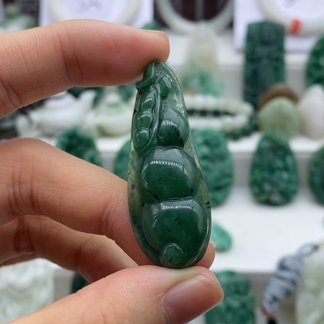 独山玉颈饰未镶嵌芸*