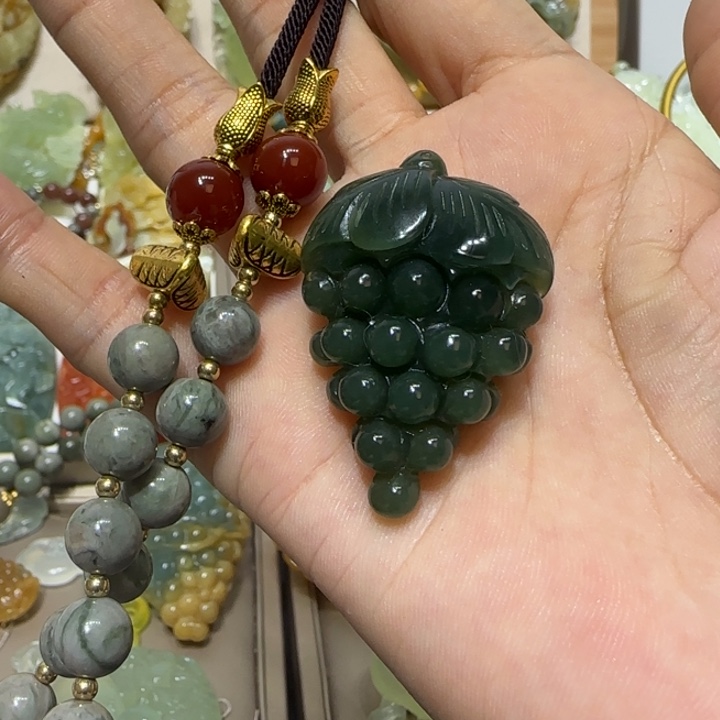 蛇纹石玉吊坠未镶嵌