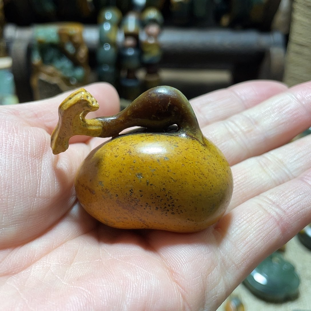 岫岩河磨玉（透闪石质玉）挂件未镶嵌东****转