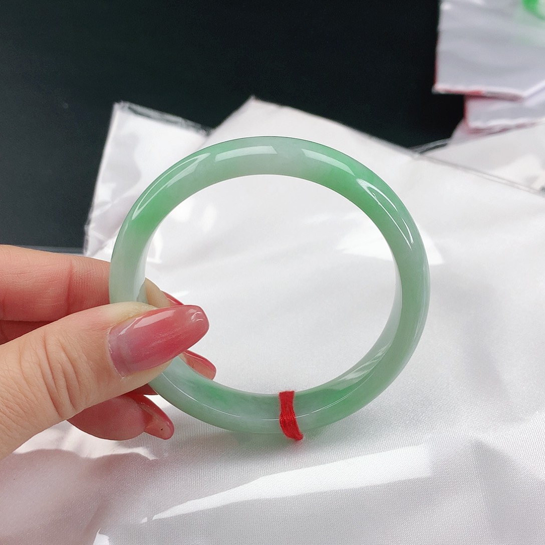 翡翠手镯未镶嵌翡翠001