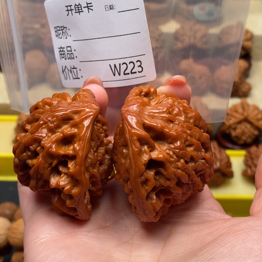 玩***的文玩核桃把件文玩的好的人都是有钱有钱的人啊