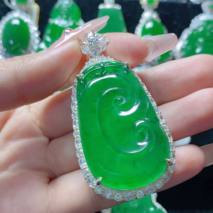 翡翠颈饰银S925镶嵌              