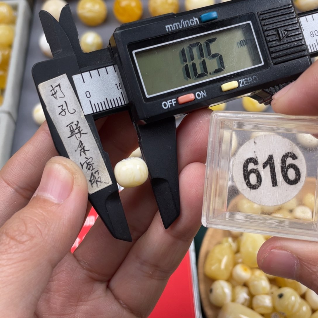 蜜蜡珠宝奇石未镶嵌