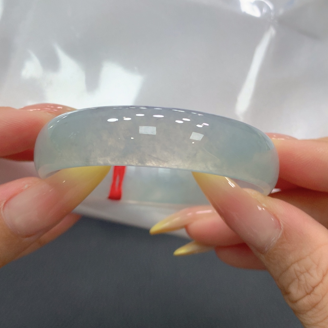 翡翠手镯未镶嵌翡翠