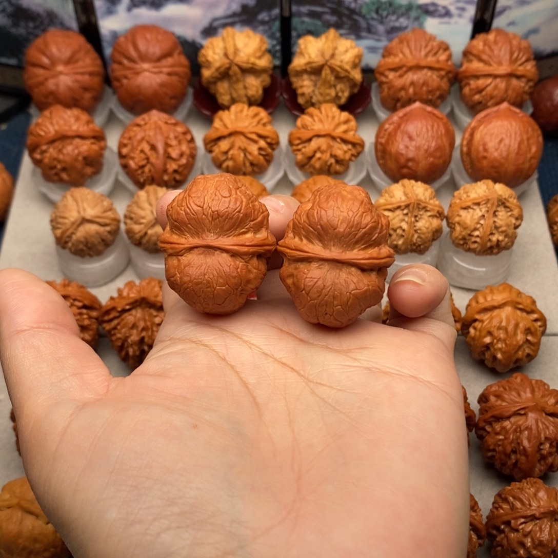 嗯***哦文玩核桃把件香妃元宝