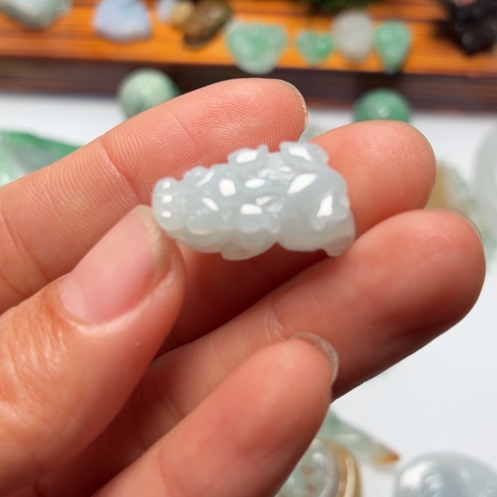 翡翠未镶嵌颈饰翡翠
