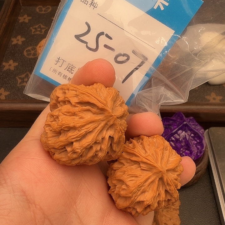 文玩核桃吊坠苹果园