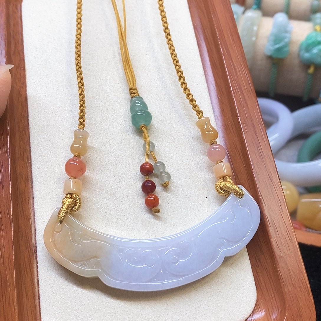 翡翠颈饰未镶嵌翡翠挂件