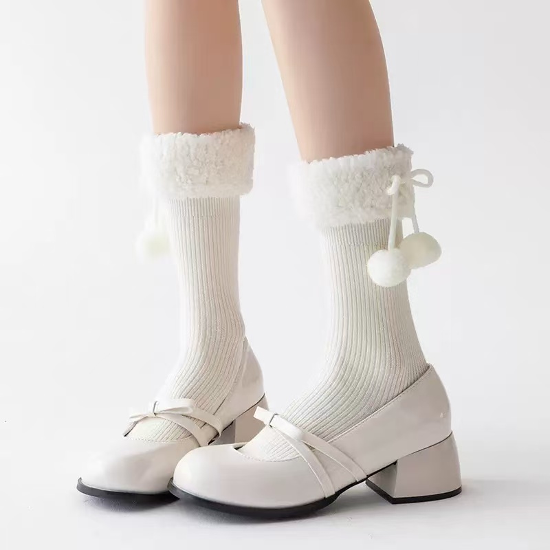 袜子女秋冬新品羊羔绒毛球中筒袜日系jk可爱纯色保暖洛丽塔长袜