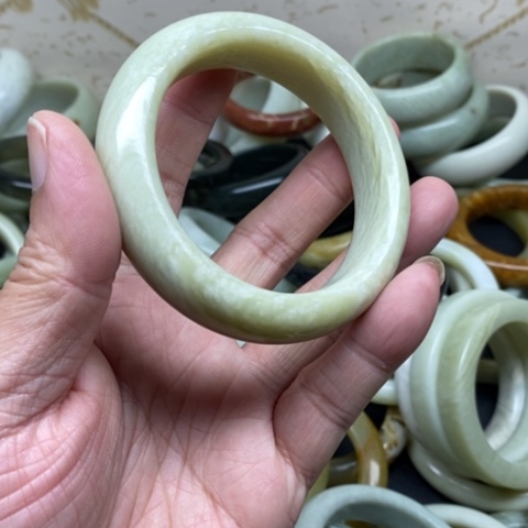 未镶嵌蛇纹石玉手镯?****?