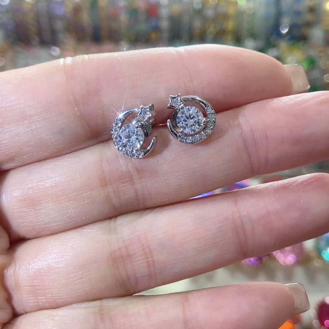 88锆石（处理）耳钉