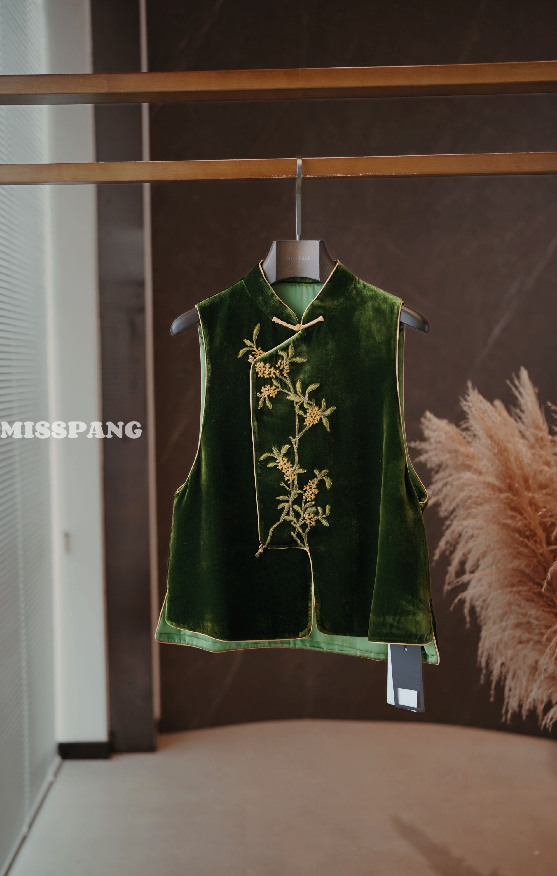 新中式丝绒刺绣马夹