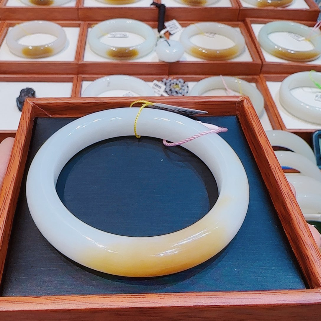 和田玉手镯未镶嵌糖白57