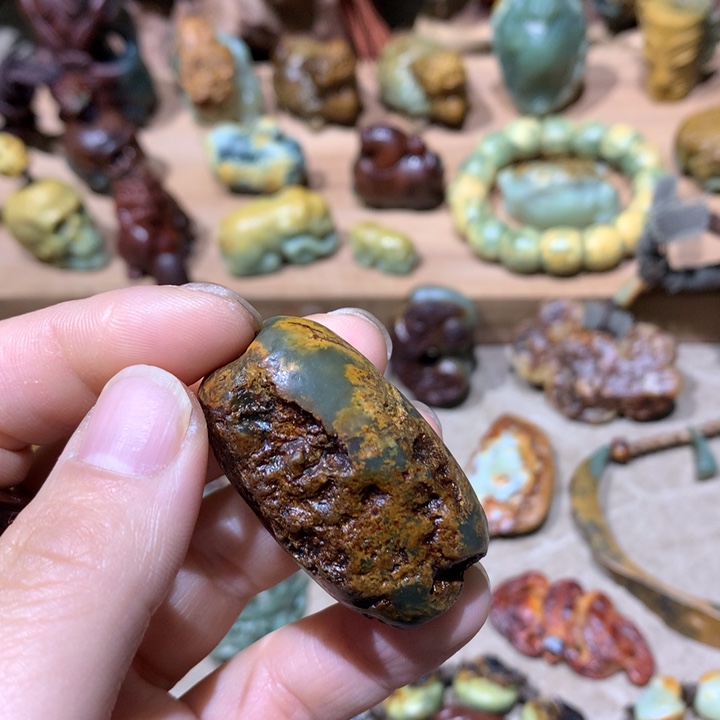 未镶嵌岫岩河磨玉（透闪石质玉）把件秋*