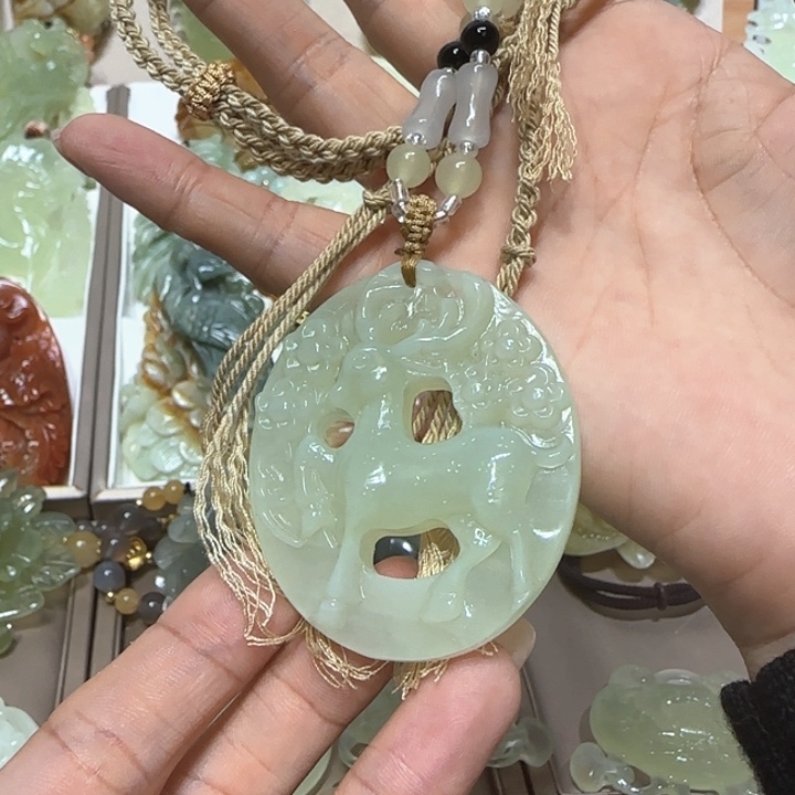 蛇纹石玉吊坠未镶嵌